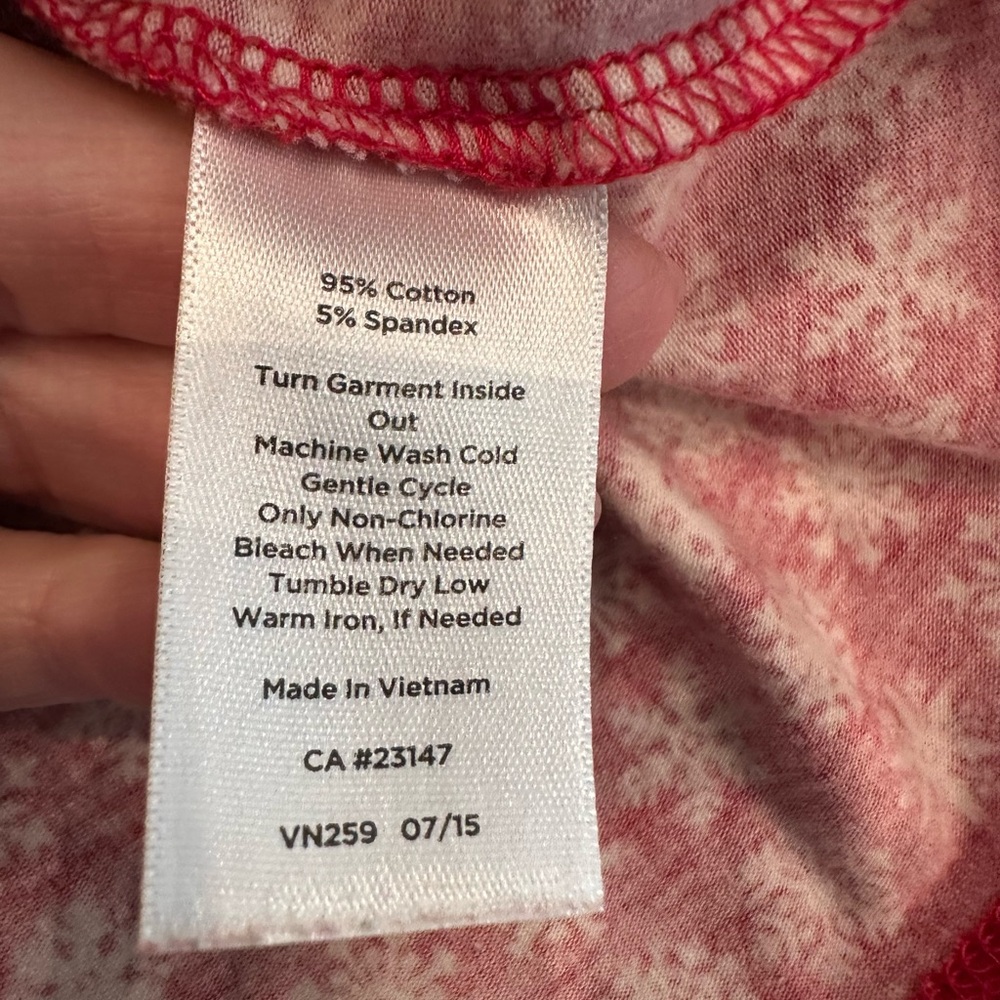 Talbots Red Snowflake Pattern Women's Top - Picture 3 of 5